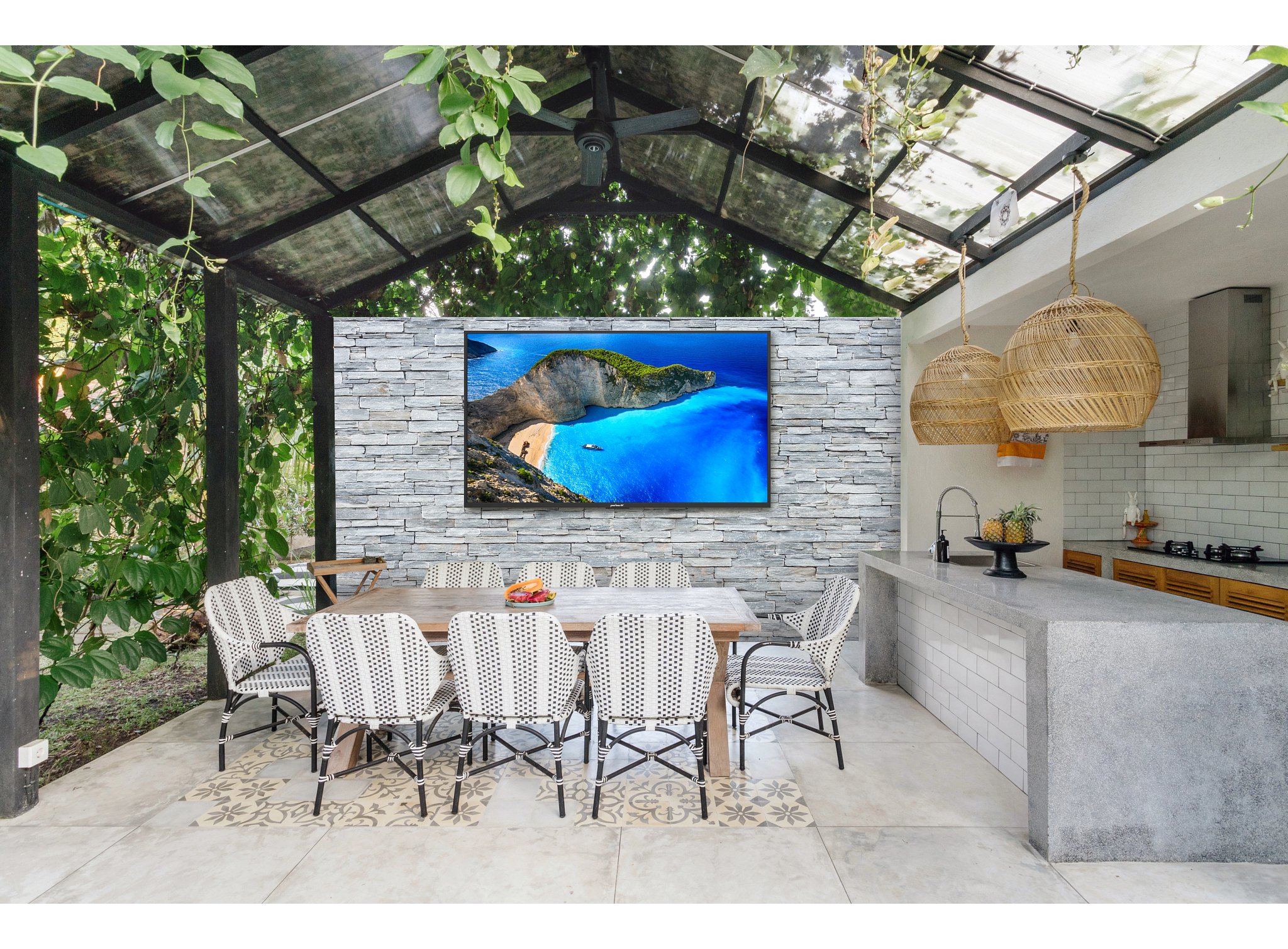 Neptune Shade Series Outdoor TVs Application Image 2-3